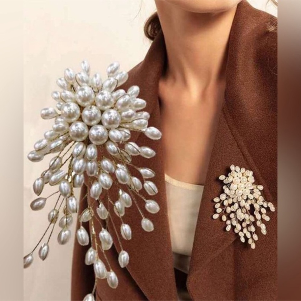 ✨Elegant Pearl Cluster Brooch - Silver Pearl Accent